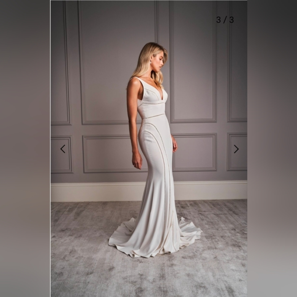 Elegant White Evening Gown - Picture 9 of 12